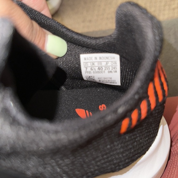 Adidas SWIFT RUN J 'BLACK SOLAR RED' - Picture 11 of 11